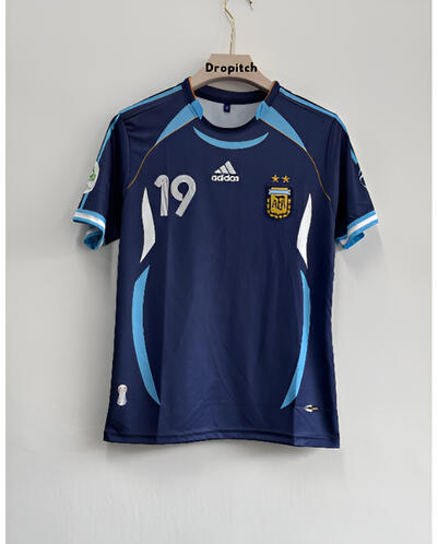 Argentina 2006 Away Kit - Messi